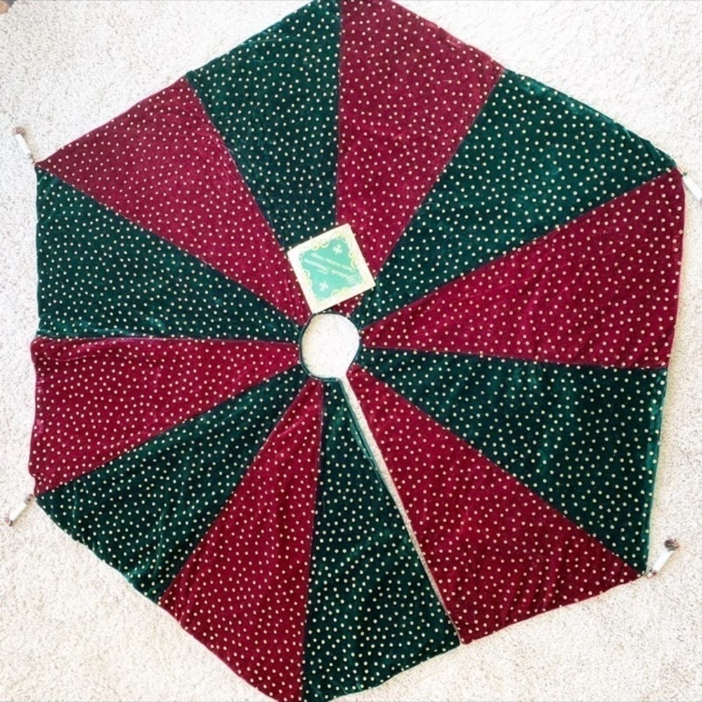 𝅺YULETIDE Treasures Velour Christmas Tree Skirt Hexagon Tassels Green Burgundy